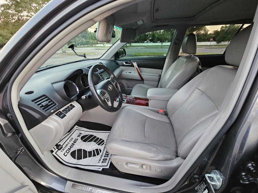 2013 Toyota Highlander FWD 4dr V6 Limited (Natl), available for sale in Longwood, Florida | Majestic Autos Inc.. Longwood, Florida 2013 Toyota Highlander FWD 4dr V6 Limited (Natl), available for sale in Longwood, Florida | Majestic Autos Inc.. Longwood, Florida