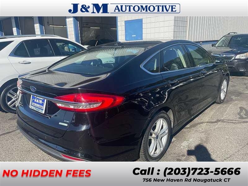 2018 Ford Fusion SE photo 2