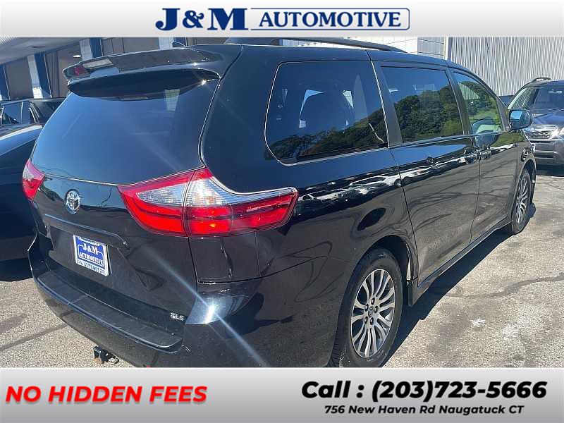 2020 Toyota Sienna XLE photo 3