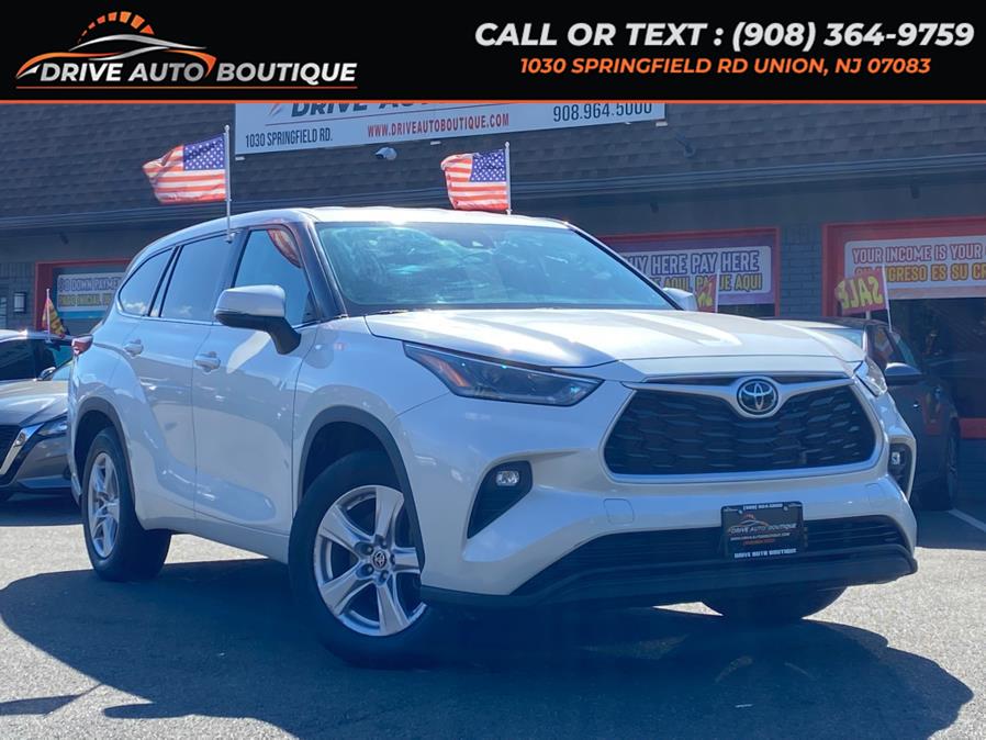 2021 Toyota Highlander LE's photo