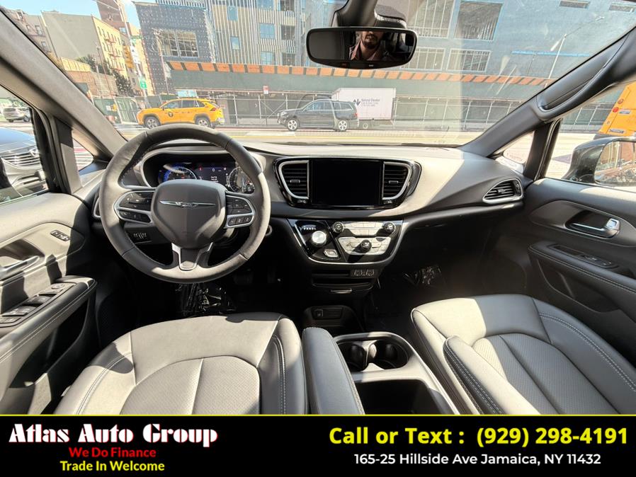2025 Chrysler Pacifica Select FWD, available for sale in Jamaica, New York | Atlas Auto Group. Jamaica, New York 2025 Chrysler Pacifica Select FWD, available for sale in Jamaica, New York | Atlas Auto Group. Jamaica, New York