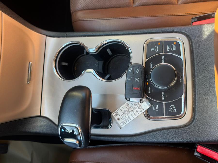 2015 Jeep Grand Cherokee 4WD 4dr Summit, available for sale in Waterbury, Connecticut | Platinum Auto Care. Waterbury, Connecticut 2015 Jeep Grand Cherokee 4WD 4dr Summit, available for sale in Waterbury, Connecticut | Platinum Auto Care. Waterbury, Connecticut