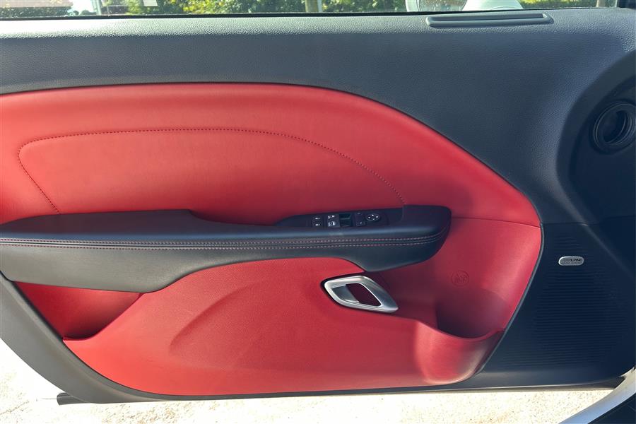 2015 Dodge Challenger R/T Scat Pack photo 18