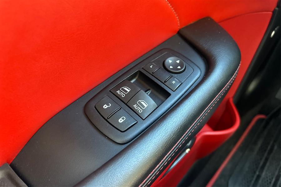 2015 Dodge Challenger R/T Scat Pack photo 27
