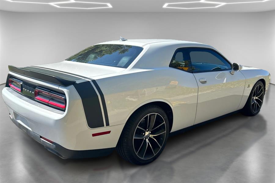 2015 Dodge Challenger R/T Scat Pack photo 4