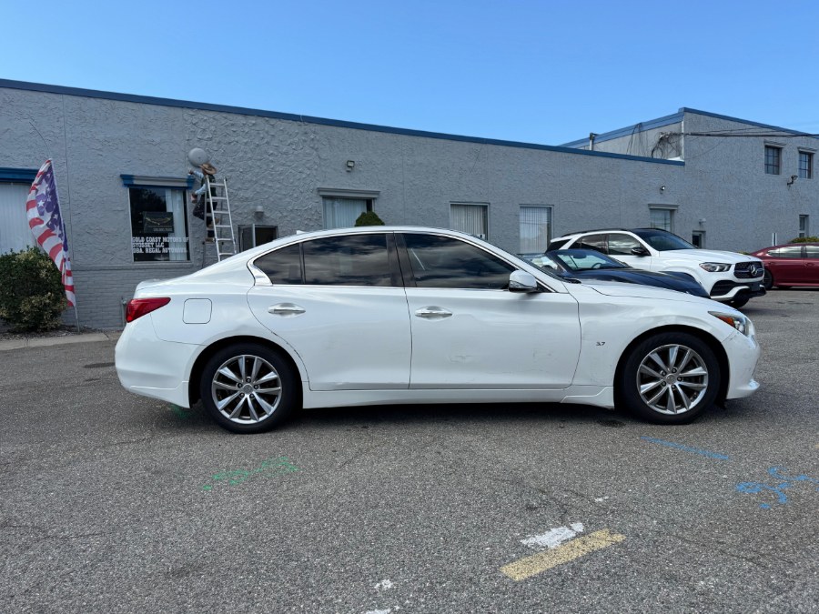 2015 INFINITI Q50