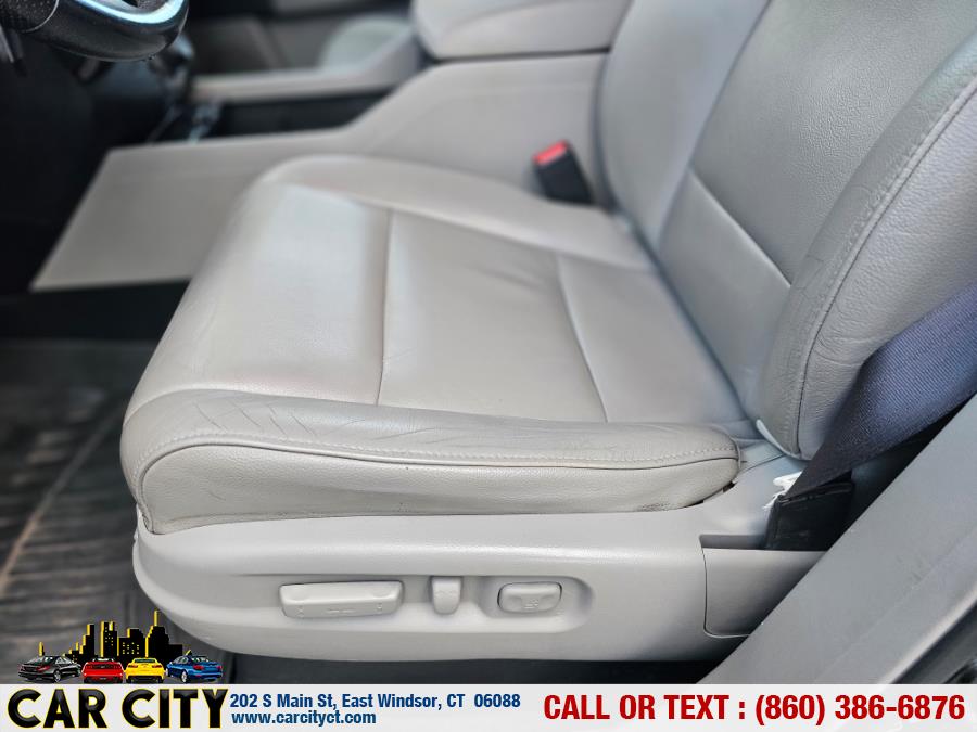 2015 Honda Pilot 4WD 4dr Touring w/RES & Navi, available for sale in East Windsor, Connecticut | Car City LLC. East Windsor, Connecticut 2015 Honda Pilot 4WD 4dr Touring w/RES & Navi, available for sale in East Windsor, Connecticut | Car City LLC. East Windsor, Connecticut