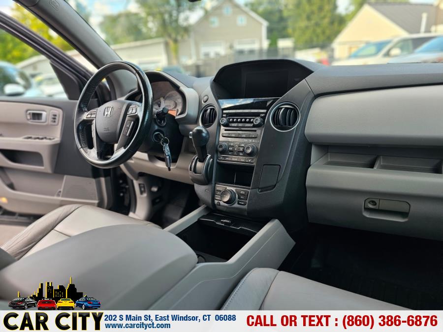 2015 Honda Pilot 4WD 4dr Touring w/RES & Navi, available for sale in East Windsor, Connecticut | Car City LLC. East Windsor, Connecticut 2015 Honda Pilot 4WD 4dr Touring w/RES & Navi, available for sale in East Windsor, Connecticut | Car City LLC. East Windsor, Connecticut