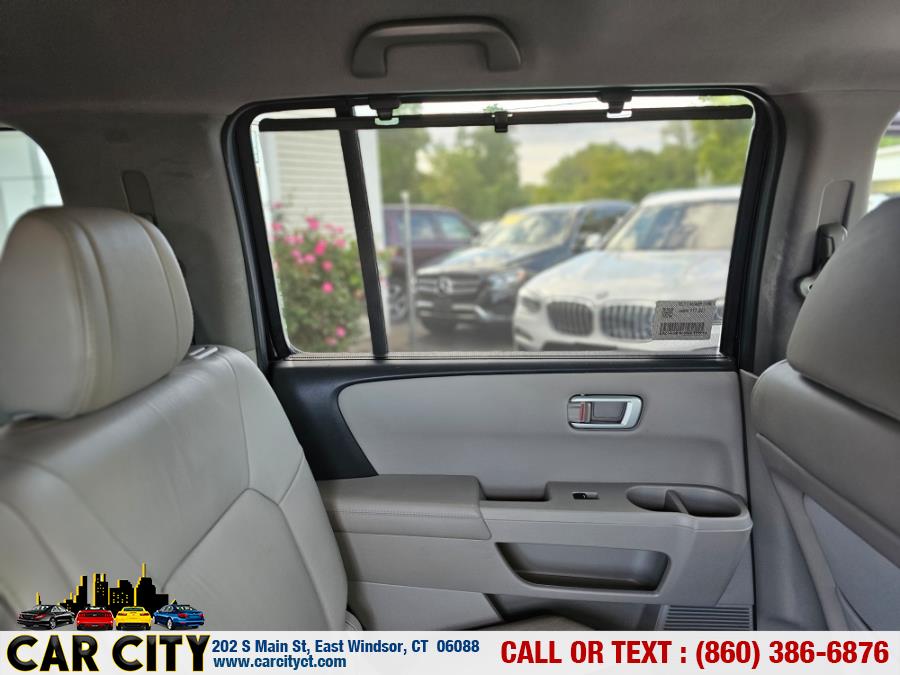 2015 Honda Pilot 4WD 4dr Touring w/RES & Navi, available for sale in East Windsor, Connecticut | Car City LLC. East Windsor, Connecticut 2015 Honda Pilot 4WD 4dr Touring w/RES & Navi, available for sale in East Windsor, Connecticut | Car City LLC. East Windsor, Connecticut