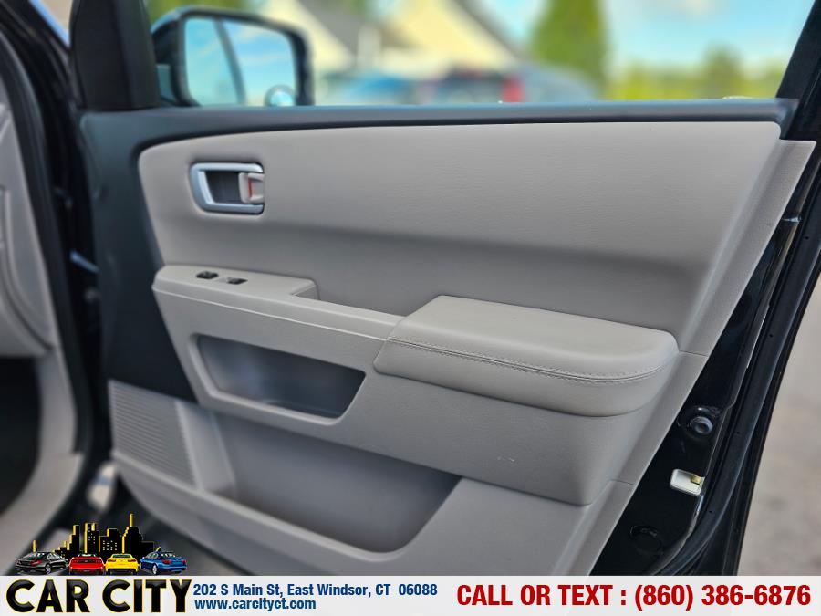 2015 Honda Pilot 4WD 4dr Touring w/RES & Navi, available for sale in East Windsor, Connecticut | Car City LLC. East Windsor, Connecticut 2015 Honda Pilot 4WD 4dr Touring w/RES & Navi, available for sale in East Windsor, Connecticut | Car City LLC. East Windsor, Connecticut