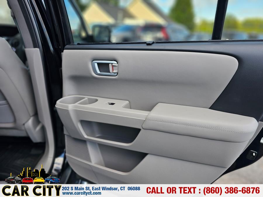2015 Honda Pilot 4WD 4dr Touring w/RES & Navi, available for sale in East Windsor, Connecticut | Car City LLC. East Windsor, Connecticut 2015 Honda Pilot 4WD 4dr Touring w/RES & Navi, available for sale in East Windsor, Connecticut | Car City LLC. East Windsor, Connecticut