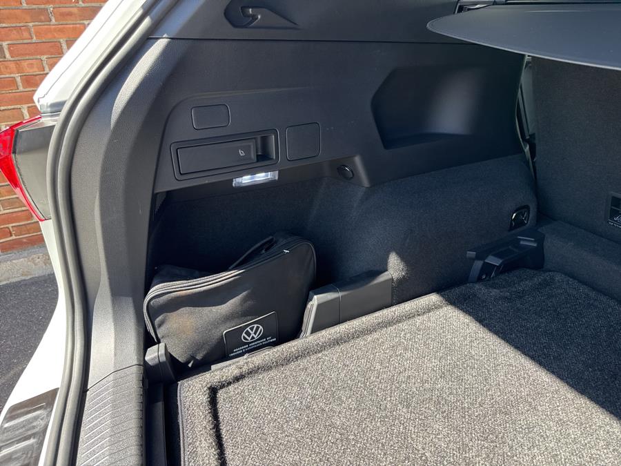 2022 Volkswagen Tiguan 2.0T SE R-Line Black 4MOTION, available for sale in Waterbury, Connecticut | National Auto Brokers, Inc.. Waterbury, Connecticut 2022 Volkswagen Tiguan 2.0T SE R-Line Black 4MOTION, available for sale in Waterbury, Connecticut | National Auto Brokers, Inc.. Waterbury, Connecticut