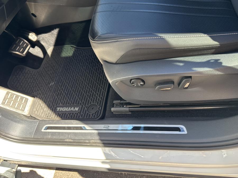 2022 Volkswagen Tiguan 2.0T SE R-Line Black 4MOTION, available for sale in Waterbury, Connecticut | National Auto Brokers, Inc.. Waterbury, Connecticut 2022 Volkswagen Tiguan 2.0T SE R-Line Black 4MOTION, available for sale in Waterbury, Connecticut | National Auto Brokers, Inc.. Waterbury, Connecticut