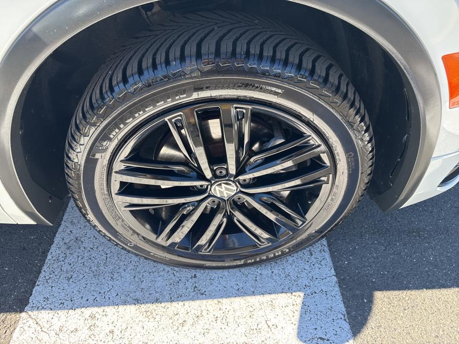 2022 Volkswagen Tiguan 2.0T SE R-Line Black 4MOTION, available for sale in Waterbury, Connecticut | National Auto Brokers, Inc.. Waterbury, Connecticut 2022 Volkswagen Tiguan 2.0T SE R-Line Black 4MOTION, available for sale in Waterbury, Connecticut | National Auto Brokers, Inc.. Waterbury, Connecticut