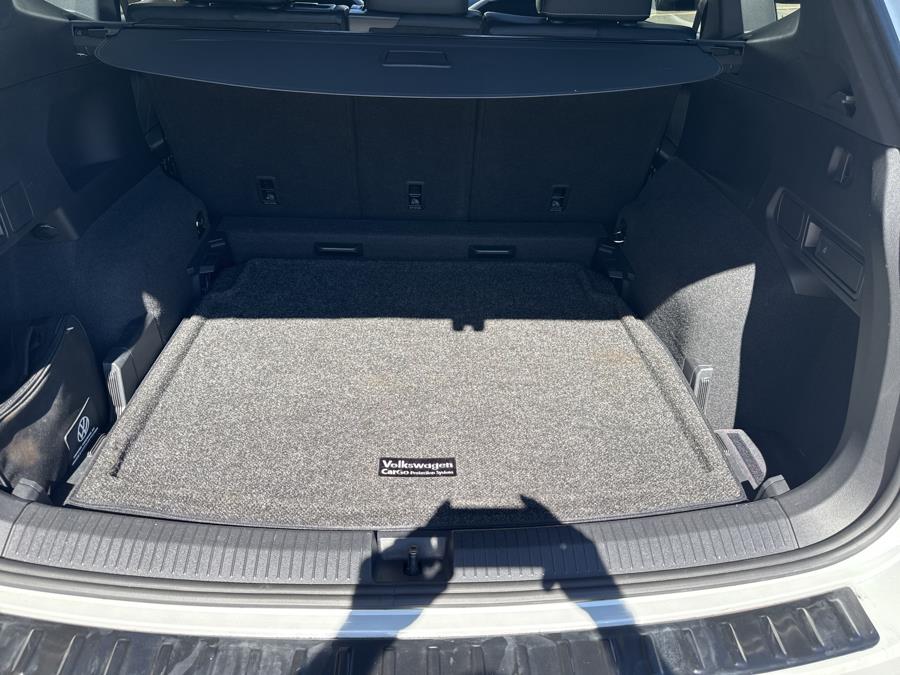 2022 Volkswagen Tiguan 2.0T SE R-Line Black 4MOTION, available for sale in Waterbury, Connecticut | National Auto Brokers, Inc.. Waterbury, Connecticut 2022 Volkswagen Tiguan 2.0T SE R-Line Black 4MOTION, available for sale in Waterbury, Connecticut | National Auto Brokers, Inc.. Waterbury, Connecticut