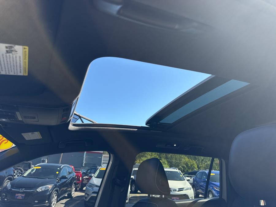 2022 Volkswagen Tiguan 2.0T SE R-Line Black 4MOTION, available for sale in Waterbury, Connecticut | National Auto Brokers, Inc.. Waterbury, Connecticut 2022 Volkswagen Tiguan 2.0T SE R-Line Black 4MOTION, available for sale in Waterbury, Connecticut | National Auto Brokers, Inc.. Waterbury, Connecticut