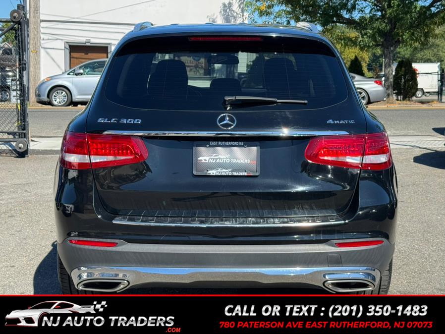 2019 Mercedes Benz GLC 300 4MATIC photo 2