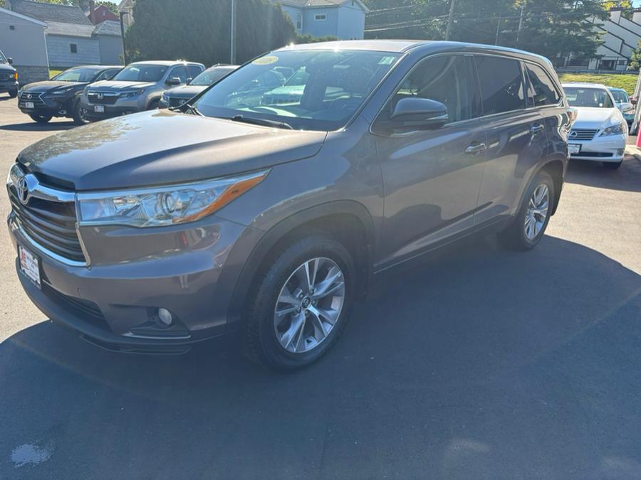 2016 Toyota Highlander AWD 4dr V6 LE Plus (Natl), available for sale in Branford, Connecticut | J&E Auto Sales LLC. Branford, Connecticut