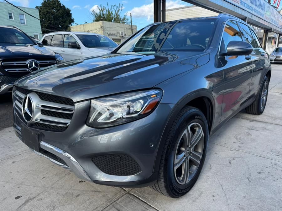 2017 Mercedes Benz GLC 300 4MATIC photo 2
