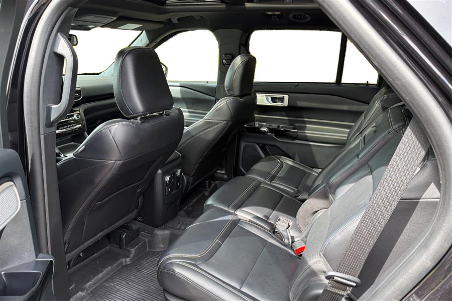 2023 Ford Explorer ST photo 9