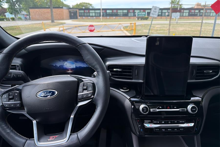 2023 Ford Explorer ST photo 12