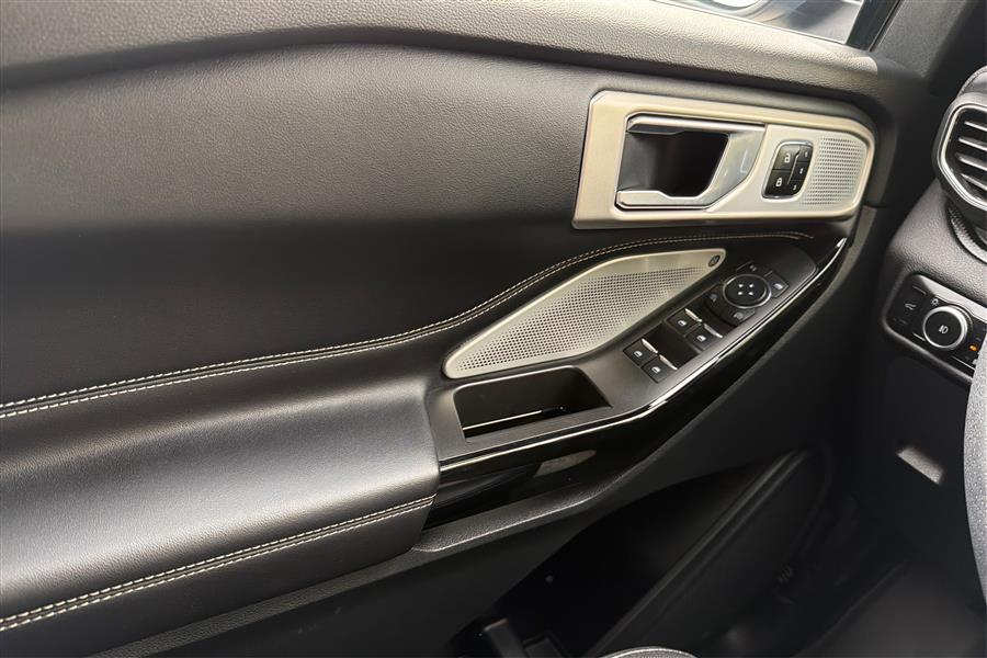 2023 Ford Explorer ST photo 18