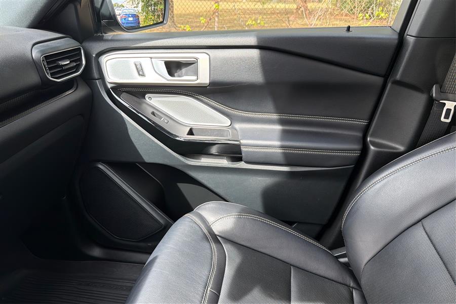 2023 Ford Explorer ST photo 19