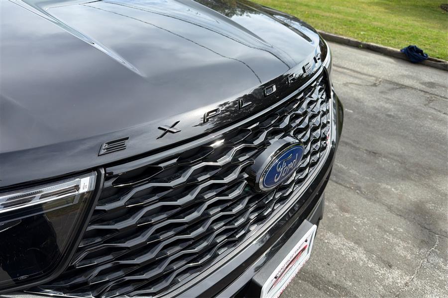 2023 Ford Explorer ST photo 24