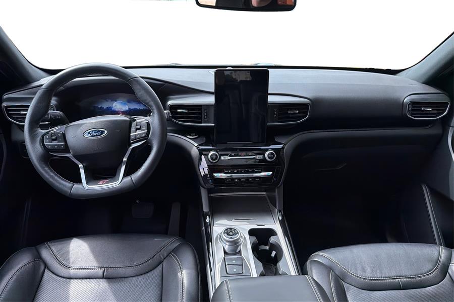 2023 Ford Explorer ST photo 25
