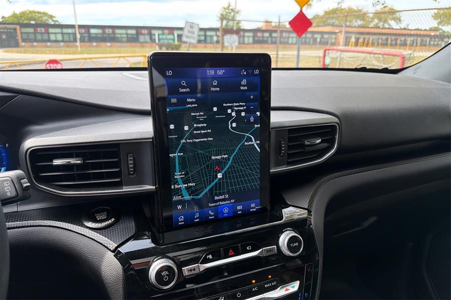 2023 Ford Explorer ST photo 26