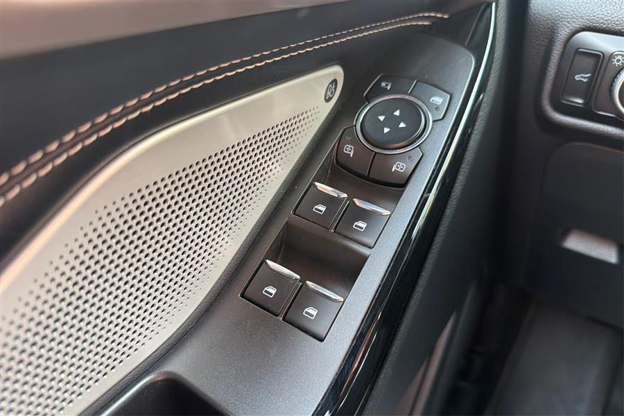 2023 Ford Explorer ST photo 32