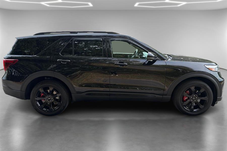 2023 Ford Explorer ST photo 2