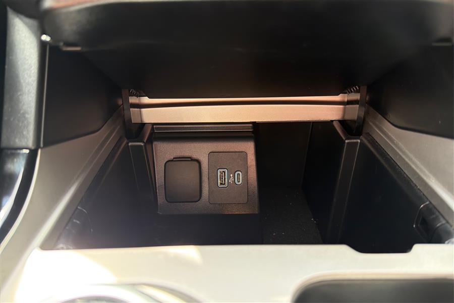 2023 Ford Explorer ST photo 36