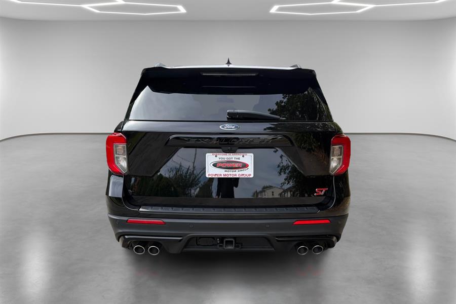 2023 Ford Explorer ST photo 4