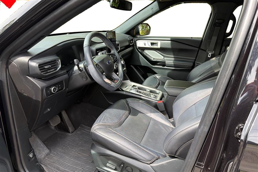 2023 Ford Explorer ST photo 8
