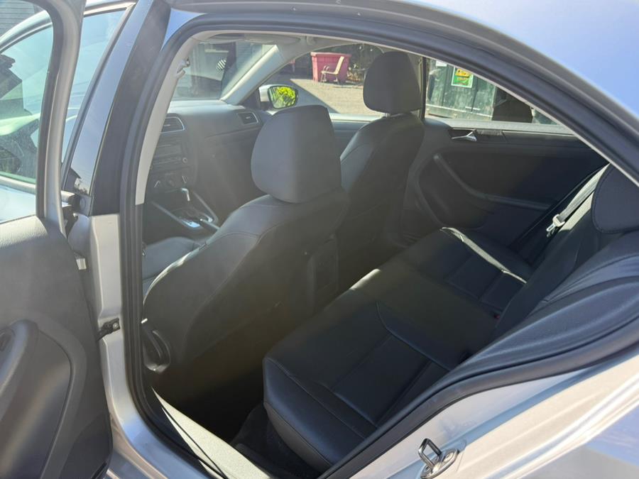 2011 Volkswagen Jetta Sedan 4dr Auto SE w/Convenience & Sunroof PZEV, available for sale in East Windsor, Connecticut | STS Automotive. East Windsor, Connecticut 2011 Volkswagen Jetta Sedan 4dr Auto SE w/Convenience & Sunroof PZEV, available for sale in East Windsor, Connecticut | STS Automotive. East Windsor, Connecticut