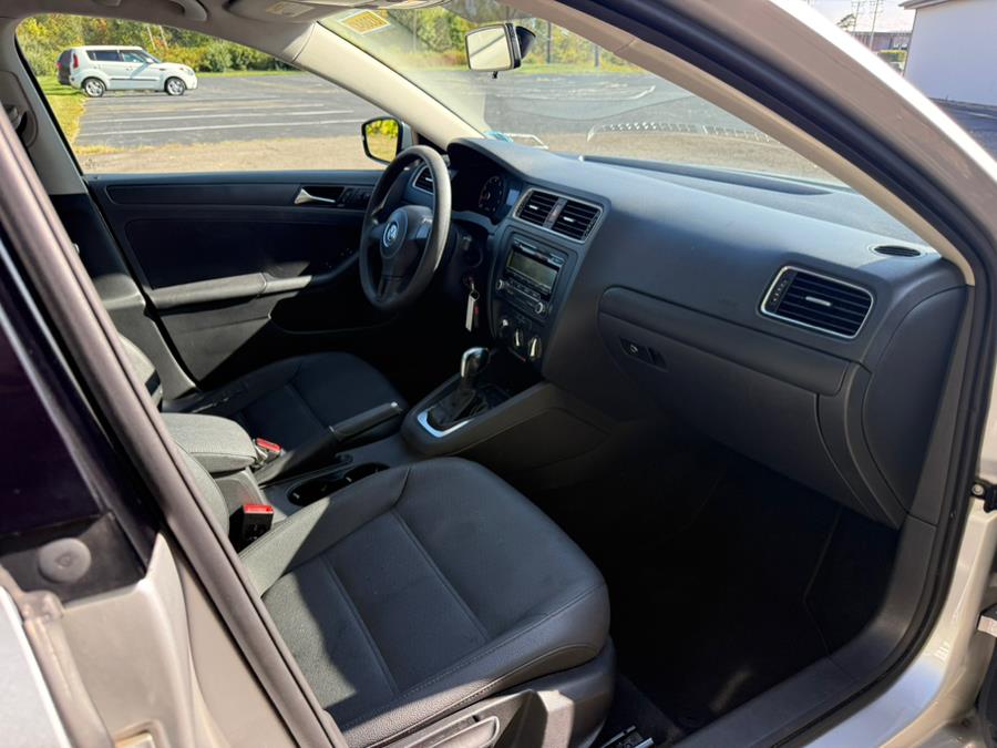 2011 Volkswagen Jetta Sedan 4dr Auto SE w/Convenience & Sunroof PZEV, available for sale in East Windsor, Connecticut | STS Automotive. East Windsor, Connecticut 2011 Volkswagen Jetta Sedan 4dr Auto SE w/Convenience & Sunroof PZEV, available for sale in East Windsor, Connecticut | STS Automotive. East Windsor, Connecticut