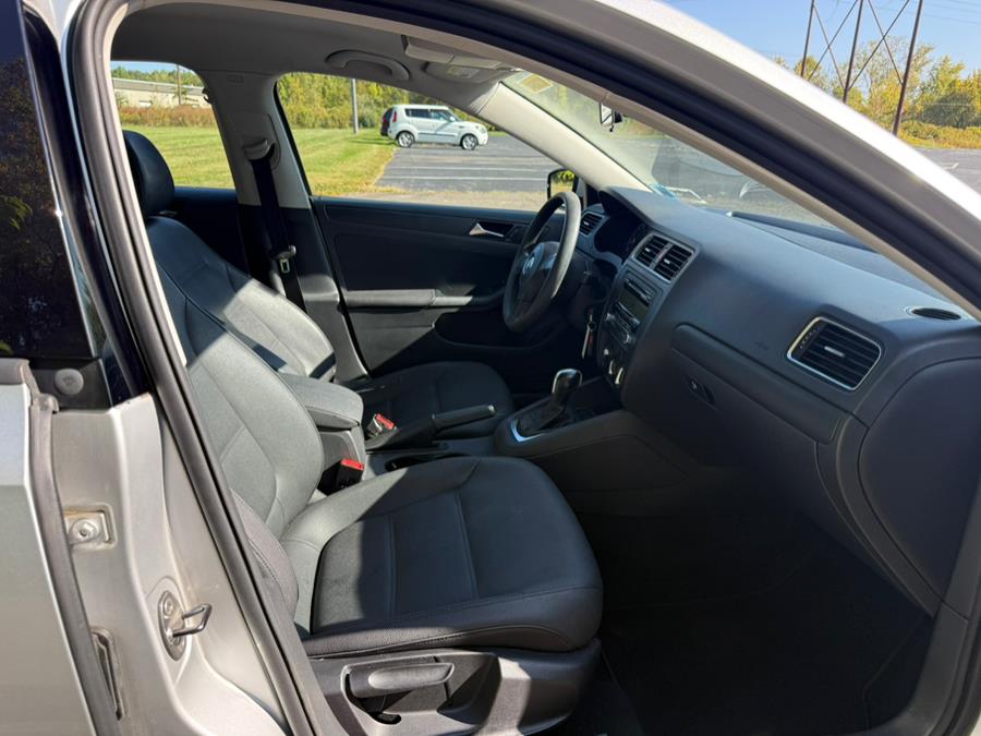 2011 Volkswagen Jetta Sedan 4dr Auto SE w/Convenience & Sunroof PZEV, available for sale in East Windsor, Connecticut | STS Automotive. East Windsor, Connecticut 2011 Volkswagen Jetta Sedan 4dr Auto SE w/Convenience & Sunroof PZEV, available for sale in East Windsor, Connecticut | STS Automotive. East Windsor, Connecticut