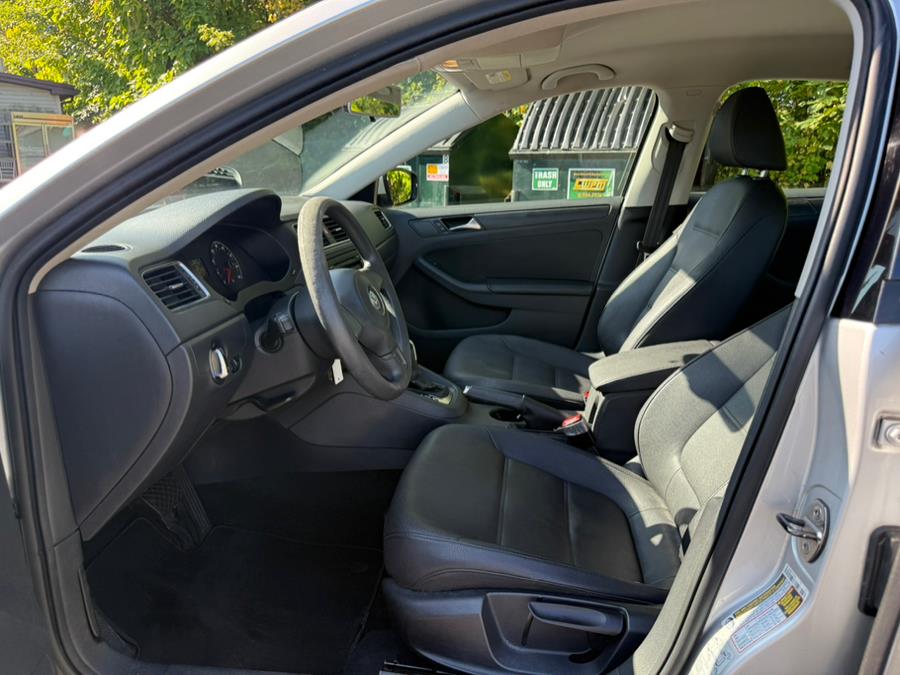2011 Volkswagen Jetta Sedan 4dr Auto SE w/Convenience & Sunroof PZEV, available for sale in East Windsor, Connecticut | STS Automotive. East Windsor, Connecticut 2011 Volkswagen Jetta Sedan 4dr Auto SE w/Convenience & Sunroof PZEV, available for sale in East Windsor, Connecticut | STS Automotive. East Windsor, Connecticut
