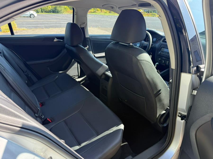 2011 Volkswagen Jetta Sedan 4dr Auto SE w/Convenience & Sunroof PZEV, available for sale in East Windsor, Connecticut | STS Automotive. East Windsor, Connecticut 2011 Volkswagen Jetta Sedan 4dr Auto SE w/Convenience & Sunroof PZEV, available for sale in East Windsor, Connecticut | STS Automotive. East Windsor, Connecticut