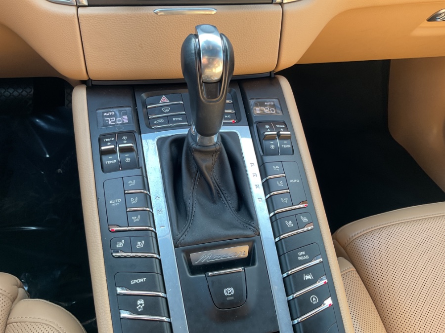 2018 Porsche Macan AWD, available for sale in Waterbury, Connecticut | Jim Juliani Motors. Waterbury, Connecticut 2018 Porsche Macan AWD, available for sale in Waterbury, Connecticut | Jim Juliani Motors. Waterbury, Connecticut