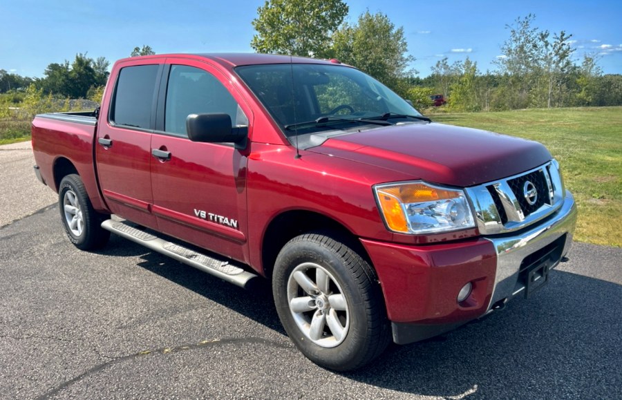 2014 Nissan Titan SV Crew Cab photo 2
