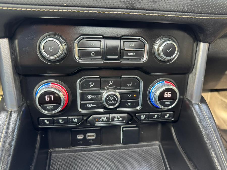 2022 GMC Yukon XL 4WD 4dr SLT, available for sale in Waterbury, Connecticut | Platinum Auto Care. Waterbury, Connecticut 2022 GMC Yukon XL 4WD 4dr SLT, available for sale in Waterbury, Connecticut | Platinum Auto Care. Waterbury, Connecticut