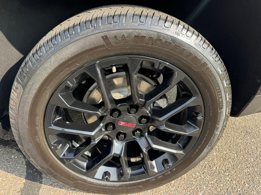 2022 GMC Yukon XL 4WD 4dr SLT, available for sale in Waterbury, Connecticut | Platinum Auto Care. Waterbury, Connecticut 2022 GMC Yukon XL 4WD 4dr SLT, available for sale in Waterbury, Connecticut | Platinum Auto Care. Waterbury, Connecticut