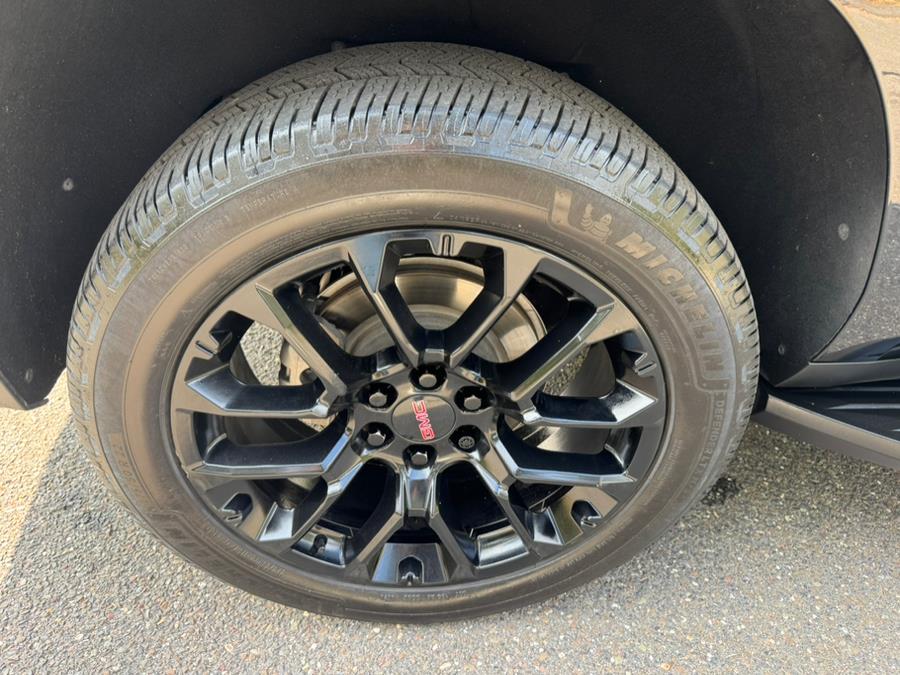 2022 GMC Yukon XL 4WD 4dr SLT, available for sale in Waterbury, Connecticut | Platinum Auto Care. Waterbury, Connecticut 2022 GMC Yukon XL 4WD 4dr SLT, available for sale in Waterbury, Connecticut | Platinum Auto Care. Waterbury, Connecticut