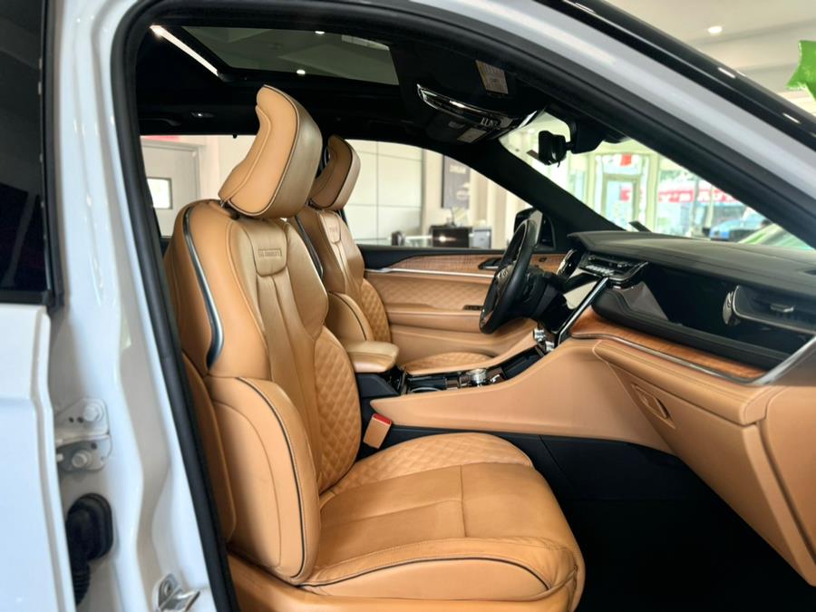 2022 Jeep Grand Cherokee Summit Reserve photo 18