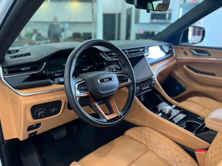 2022 Jeep Grand Cherokee Summit Reserve photo 11