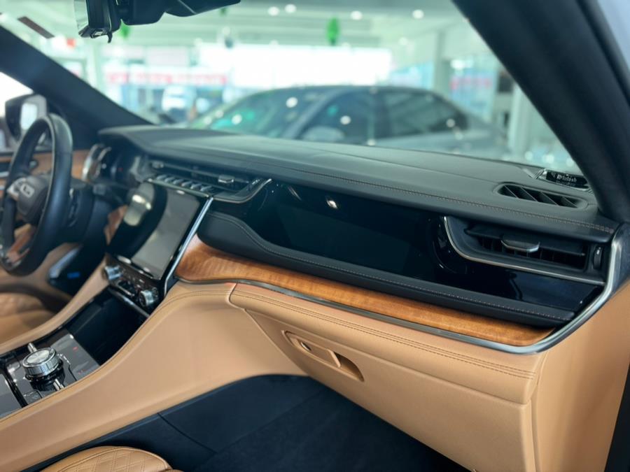2022 Jeep Grand Cherokee Summit Reserve photo 17