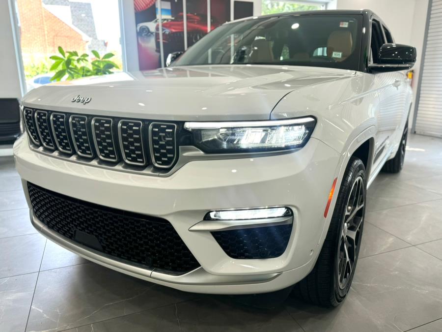2022 Jeep Grand Cherokee Summit Reserve photo 3