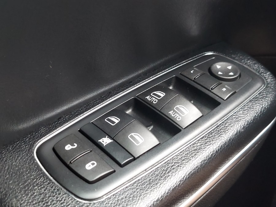 2016 Chrysler 300 4dr Sdn Limited AWD, available for sale in East Windsor, Connecticut | United Auto Sales of E Windsor, Inc. East Windsor, Connecticut 2016 Chrysler 300 4dr Sdn Limited AWD, available for sale in East Windsor, Connecticut | United Auto Sales of E Windsor, Inc. East Windsor, Connecticut